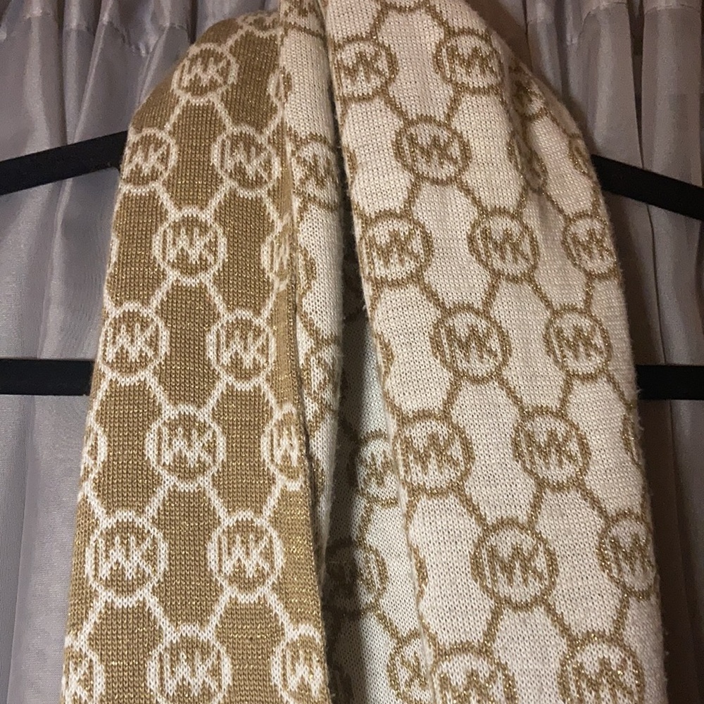 MICHAEL Michael Kors Monogram Infinity Scarf - Picture 3 of 6